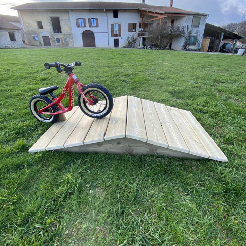 Petite pyramide pour parcours enfants