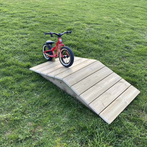 Kleine Pyramide für Kinderparcours