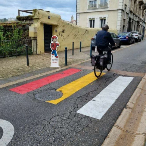 Personalisierbare Fußgängerüberweg-Silhouette