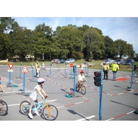 Lehrpfad „Kreuzung” mit Ampeln