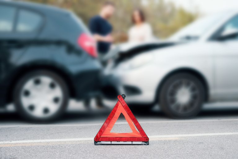 Sécurité routière : le triangle de signalisation fait ses adieux