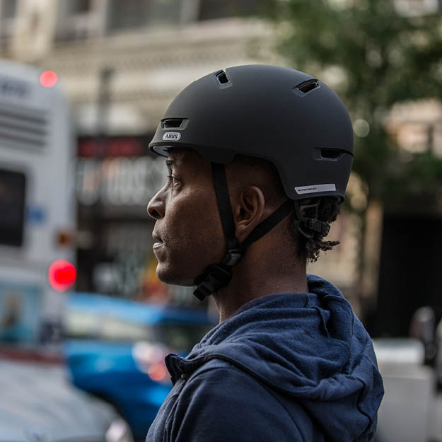 Le casque à vélo : un paradoxe mortel - Transition Vélo