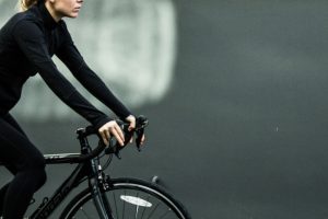 Vélo et santé, femme pratiquant du vélo