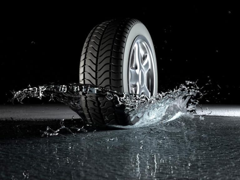 Pneu en hydroplaning